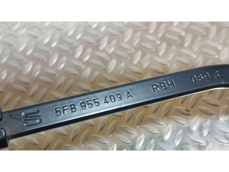 Recambio de brazo limpia delantero izquierdo para seat leon (kl1, klg) 2.0 tdi referencia OEM IAM 5FB955409A  