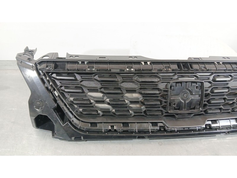 Recambio de rejilla delantera para seat ibiza v (kj1, kjg) 1.0 tsi referencia OEM IAM IB17100  