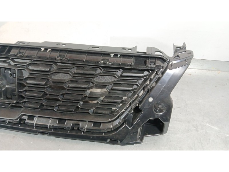 Recambio de rejilla delantera para seat ibiza v (kj1, kjg) 1.0 tsi referencia OEM IAM IB17100  