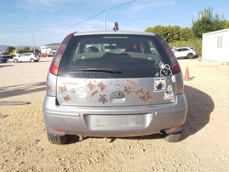 opel corsa c (x01) del año 2004