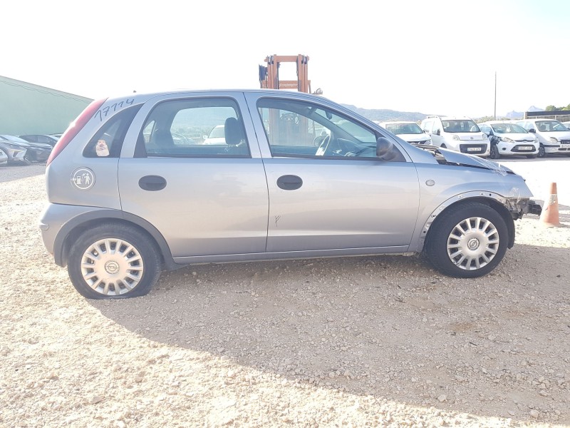 opel corsa c (x01) del año 2004
