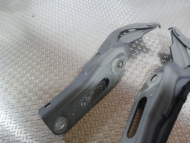 Recambio de bisagra capot para seat ibiza v (kj1, kjg) 1.0 mpi referencia OEM IAM 6F0823301A PAREJA 6F0823302A