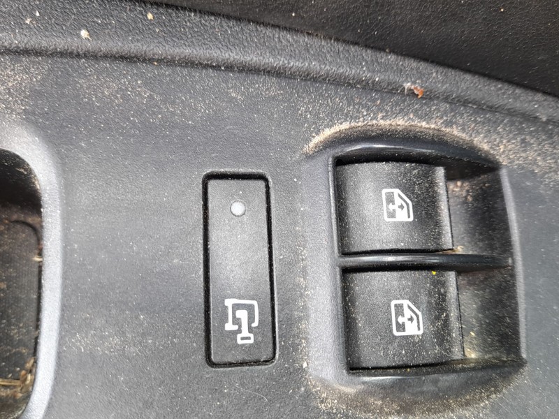 Recambio de mando elevalunas delantero izquierdo para fiat doblo cargo (263_) 1.6 d multijet referencia OEM IAM 735498684  
