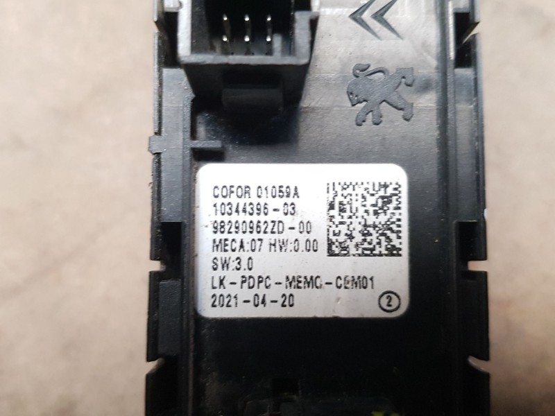 Recambio de mando elevalunas delantero izquierdo para peugeot 3008 gt line referencia OEM IAM 98290962ZD  C/ MANDO RETROVISOR
