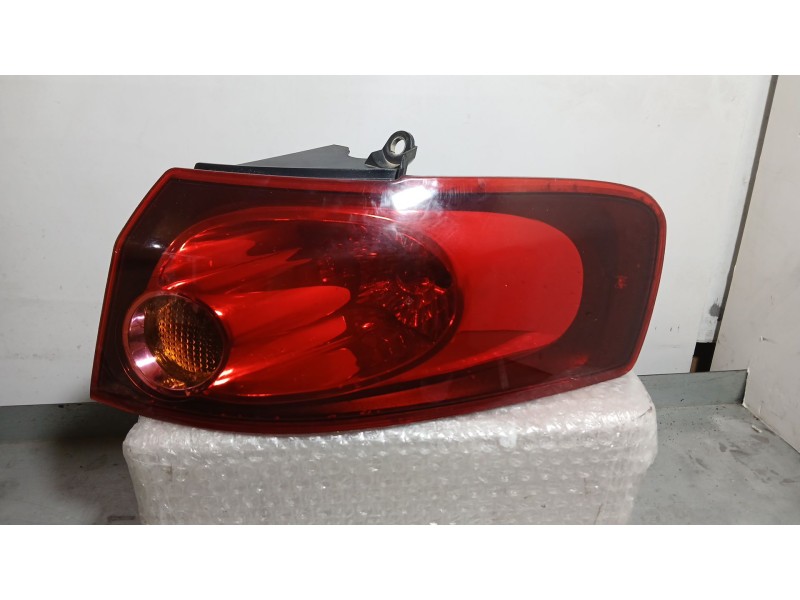 Recambio de piloto trasero derecho exterior para fiat croma (194_) 1.9 d multijet (194axb1b) referencia OEM IAM 51727249 ROZADO 