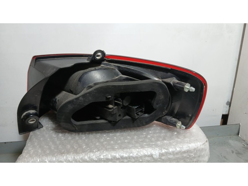 Recambio de piloto trasero izquierdo exterior para fiat croma (194_) 1.9 d multijet (194axb1b) referencia OEM IAM 51727250 ROZAD