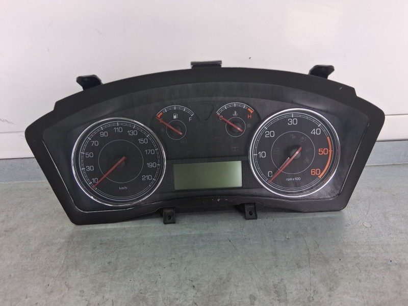 Recambio de cuadro instrumentos para fiat croma (194_) 1.9 d multijet (194axb1b) referencia OEM IAM 51838770  