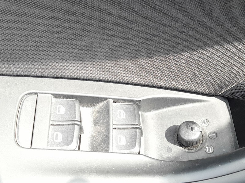 Recambio de mando elevalunas delantero izquierdo para audi q3 (8ub, 8ug) 2.0 tdi referencia OEM IAM 8X09598515PR C/MANDO RETROVI