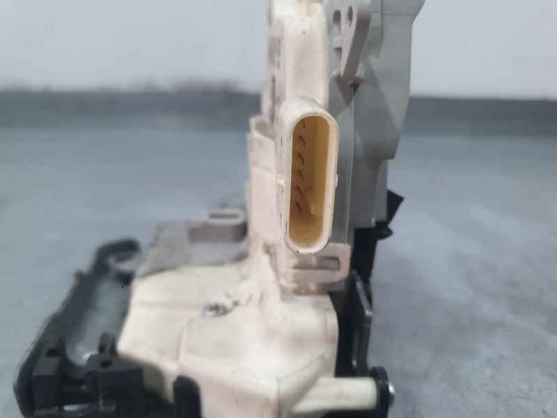 Recambio de cerradura puerta delantera derecha para audi a5 sportback (8ta) 2.0 tdi referencia OEM IAM 8J1837016F  
