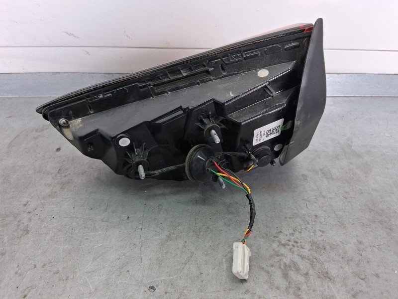 Recambio de piloto trasero izquierdo interior para mg zs suv (azs1) 1.5 vti referencia OEM IAM 10571683  