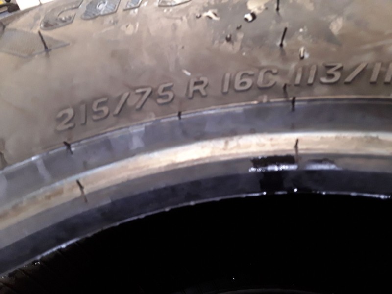 Recambio de neumatico pareja para neumaticos nuevos - referencia OEM IAM 2157516C-113/111R TAURUS 215/75/16C/113-111R