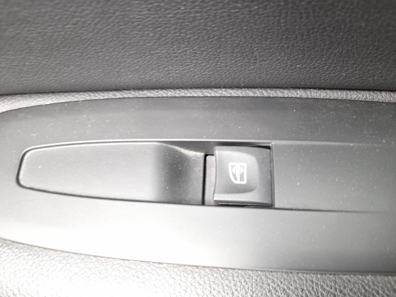 Recambio de mando elevalunas delantero derecho para renault megane iv hatchback (b9a/m/n_) 1.5 dci 110 (b9a3) referencia OEM IAM