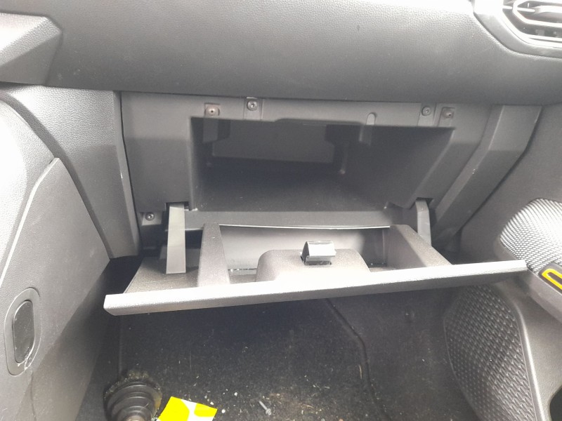 Recambio de guantera para dacia sandero iii 1.0 tce 90 referencia OEM IAM 682523993R  
