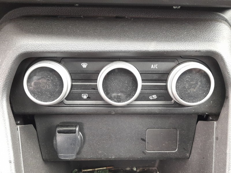 Recambio de mando climatizador para dacia sandero iii 1.0 tce 90 referencia OEM IAM   