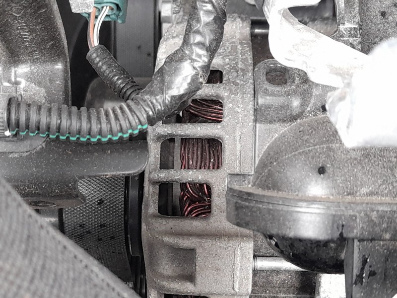 Recambio de alternador para dacia sandero iii 1.0 tce 90 referencia OEM IAM 231002175R  