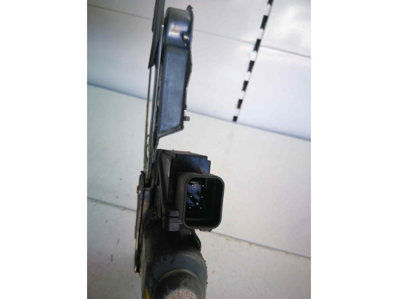 Recambio de elevalunas delantero izquierdo para opel corsa c 1.3 16v cdti cat (z 13 dt / ln9) referencia OEM IAM 13173073  6 PIN