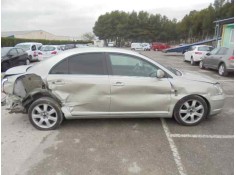 TOYOTA AVENSIS BERLINA (T25)