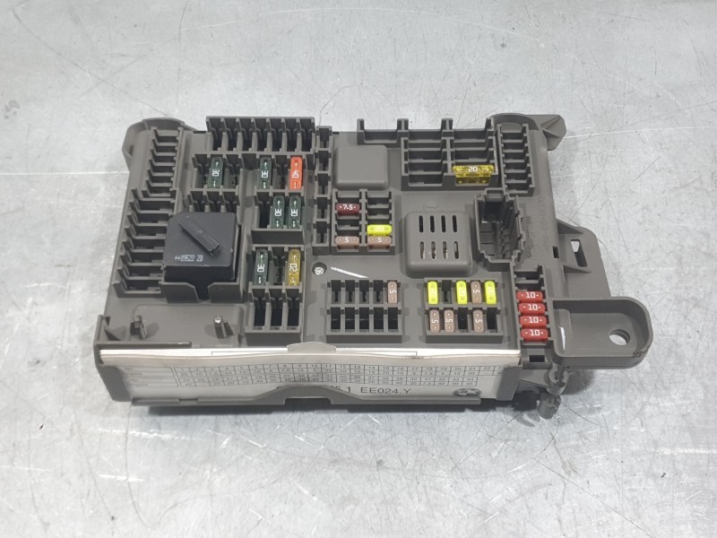 Recambio de caja reles / fusibles para bmw x5 (e70) xdrive 40 d referencia OEM IAM 693168704  
