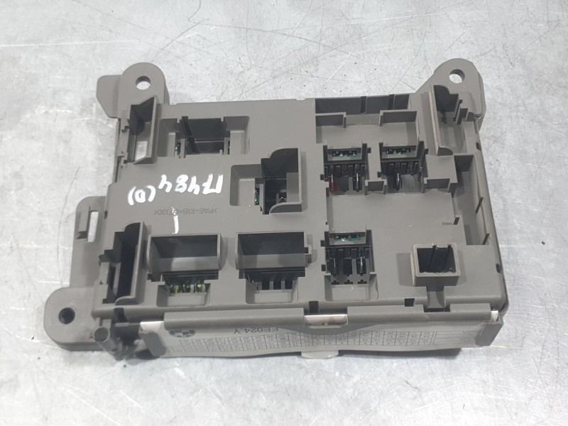 Recambio de caja reles / fusibles para bmw x5 (e70) xdrive 40 d referencia OEM IAM 693168704  