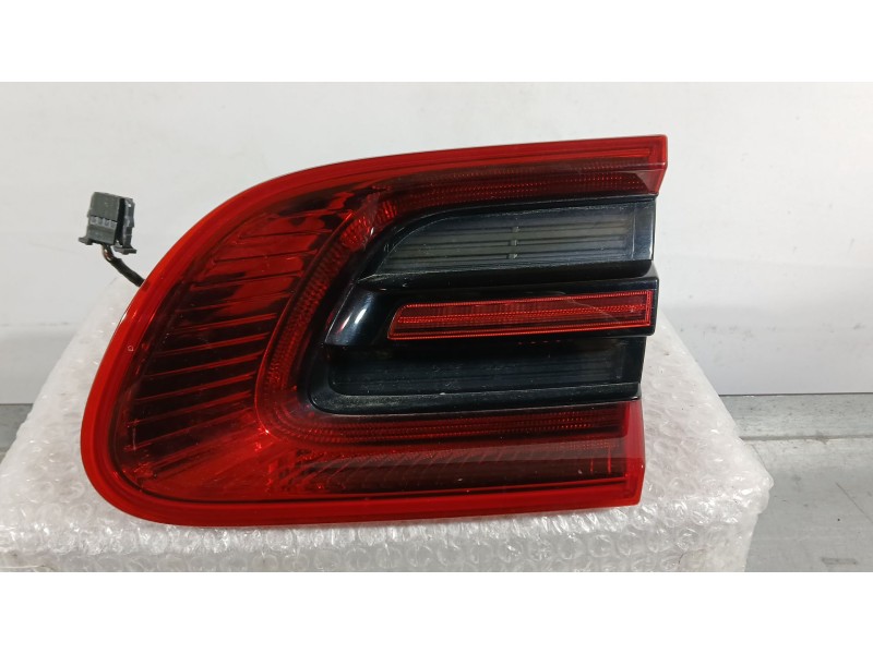 Recambio de piloto trasero derecho interior para porsche macan (95b) 3.0 s diesel referencia OEM IAM 95B9450944F HELLA T95B044