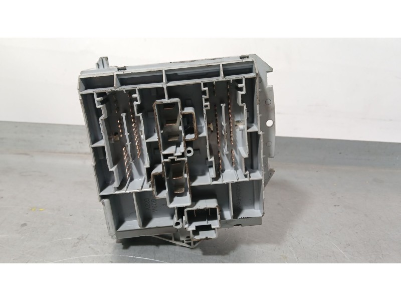 Recambio de caja reles / fusibles para fiat croma (194_) 1.9 d multijet (194axb1b) referencia OEM IAM 51804118  57657