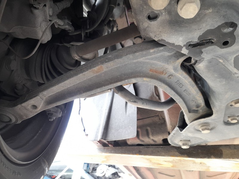 Recambio de brazo suspension inferior delantero derecho para ford ka (ru8) 1.2 referencia OEM IAM 1639575  
