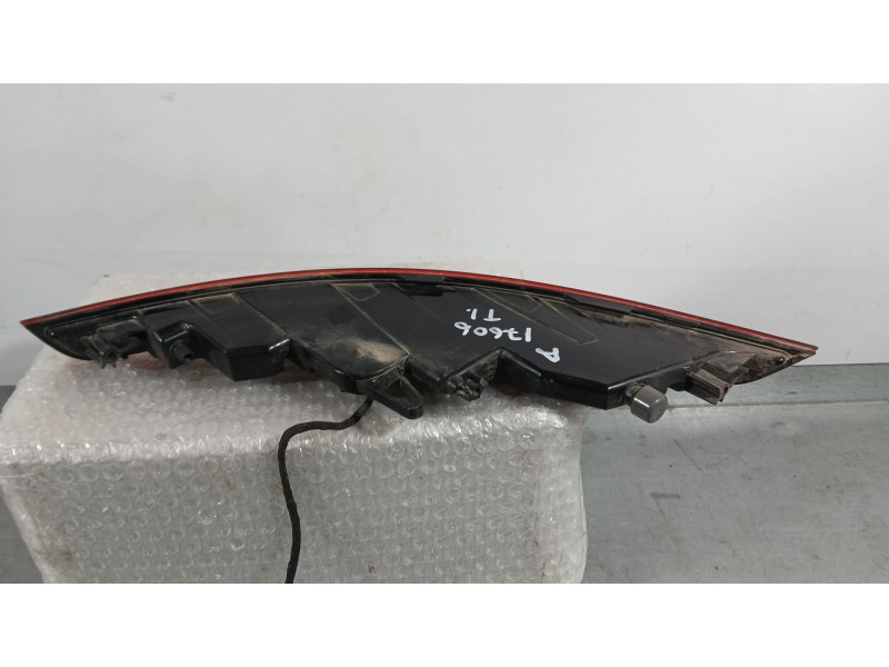 Recambio de piloto trasero izquierdo paragolpes para porsche macan (95b) 3.0 s diesel referencia OEM IAM 95B945725Q HELLA T95B02