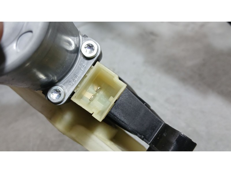 Recambio de elevalunas delantero izquierdo para porsche macan (95b) 3.0 s diesel referencia OEM IAM 95B837461 2 PINS 00408128
