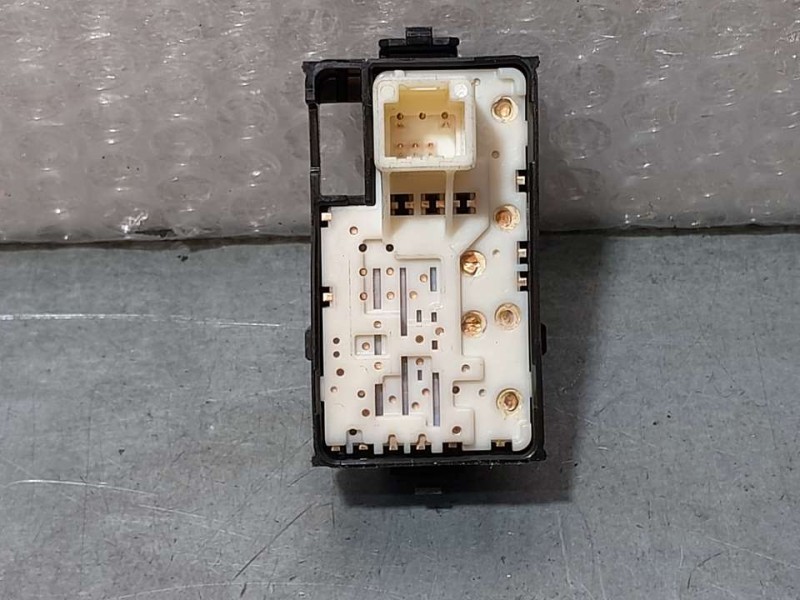 Recambio de mando elevalunas delantero derecho para toyota auris hybrid business referencia OEM IAM 8481002140  