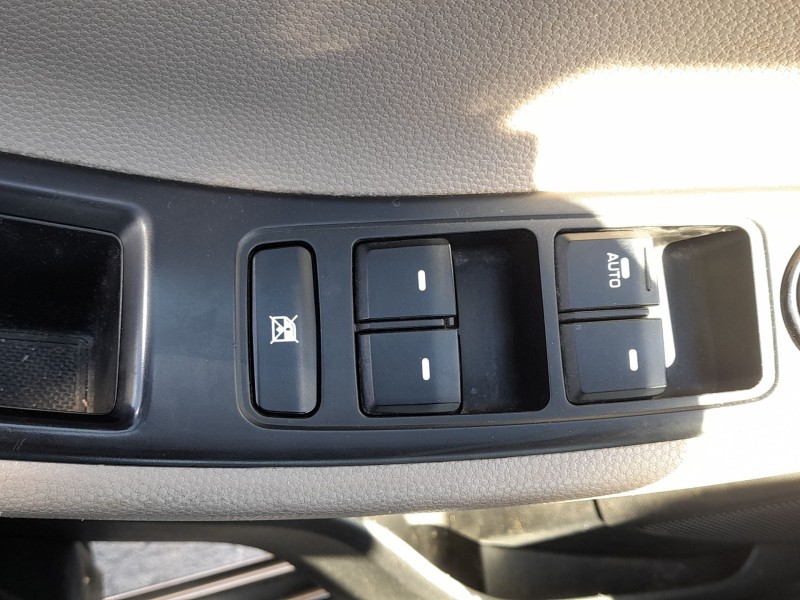 Recambio de mando elevalunas delantero izquierdo para hyundai i20 ii (gb, ib) 1.2 referencia OEM IAM 93570C83104X  