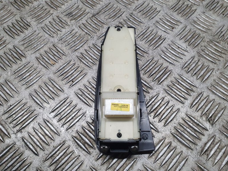 Recambio de mando elevalunas delantero izquierdo para toyota avensis berlina (t25) 2.2 d-4d sol sedán (4-ptas) referencia OEM IA