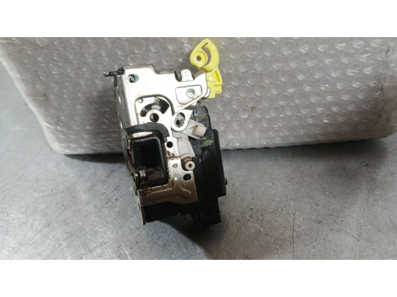Recambio de cerradura puerta trasera izquierda para dacia duster (hs_) 1.5 dci referencia OEM IAM 825030283R  