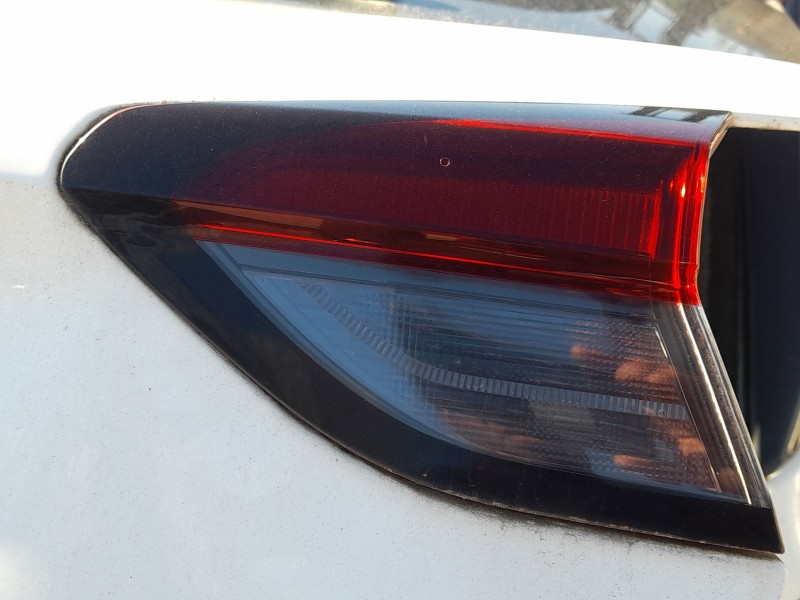 Recambio de piloto trasero derecho interior para opel corsa f (p2jo) 1.2 (68) referencia OEM IAM 9830096180  