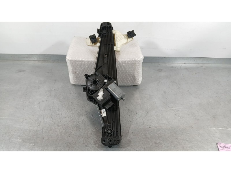 Recambio de elevalunas trasero derecho para peugeot 3008 ii suv (mc_, mr_, mj_, m4_) 1.5 bluehdi 130 referencia OEM IAM 98401901