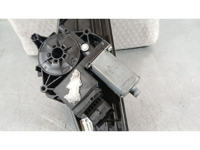 Recambio de elevalunas trasero derecho para peugeot 3008 ii suv (mc_, mr_, mj_, m4_) 1.5 bluehdi 130 referencia OEM IAM 98401901