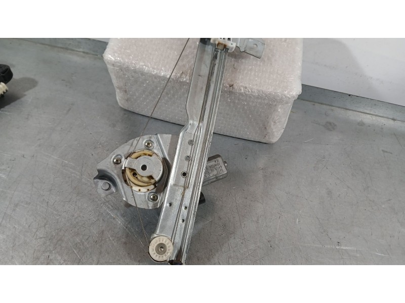 Recambio de elevalunas trasero izquierdo para dacia duster (hs_) 1.5 dci referencia OEM IAM 8200733833E 2 PINS 
