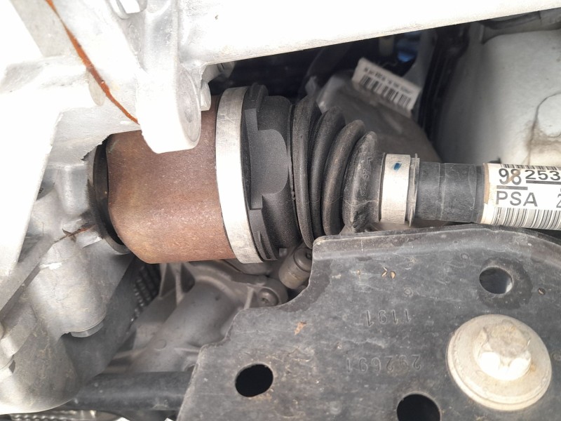 Recambio de transmision delantera izquierda para opel corsa f (p2jo) 1.2 (68) referencia OEM IAM 1647577280 9825391080 
