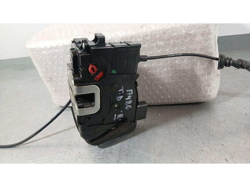 Recambio de cerradura puerta trasera derecha para hyundai ix20 (jc) 1.6 crdi referencia OEM IAM 814201K000 814201K020 