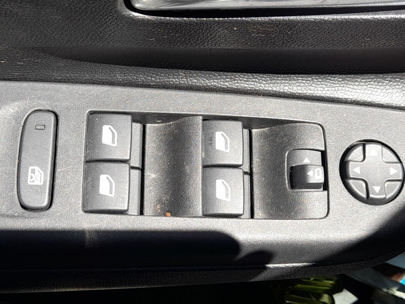 Recambio de mando elevalunas delantero izquierdo para opel corsa f (p2jo) 1.2 (68) referencia OEM IAM 96788281ZD  