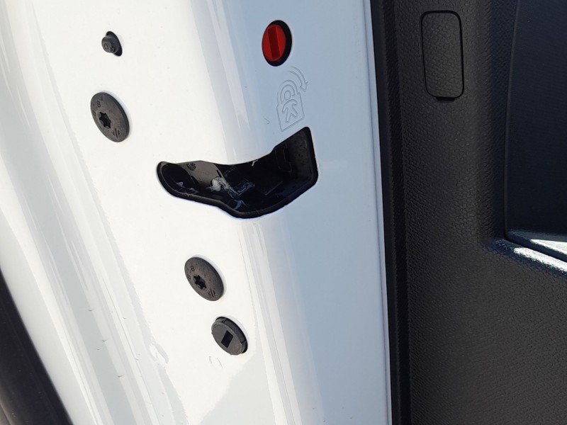 Recambio de cerradura puerta trasera izquierda para opel corsa f (p2jo) 1.2 (68) referencia OEM IAM 9844413080  