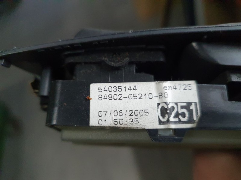 Recambio de mando elevalunas delantero izquierdo para toyota avensis berlina (t25) 2.2 d-4d sol sedán (4-ptas) referencia OEM IA