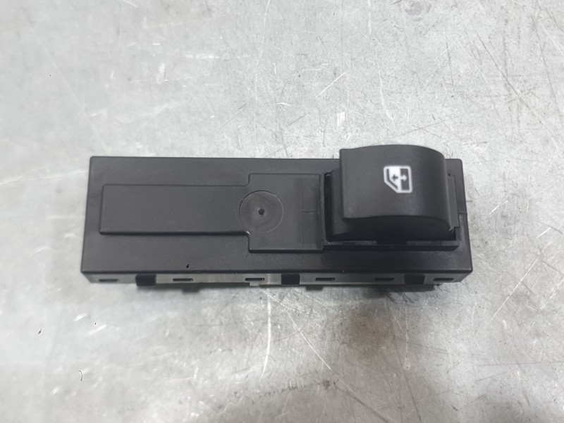 Recambio de mando elevalunas trasero derecho para fiat tipo station wagon (356_, 357_) 1.5 t4 hybrid referencia OEM IAM 73573519