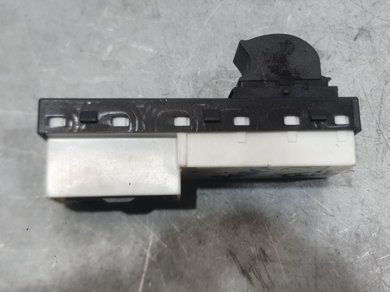Recambio de mando elevalunas trasero derecho para fiat tipo station wagon (356_, 357_) 1.5 t4 hybrid referencia OEM IAM 73573519