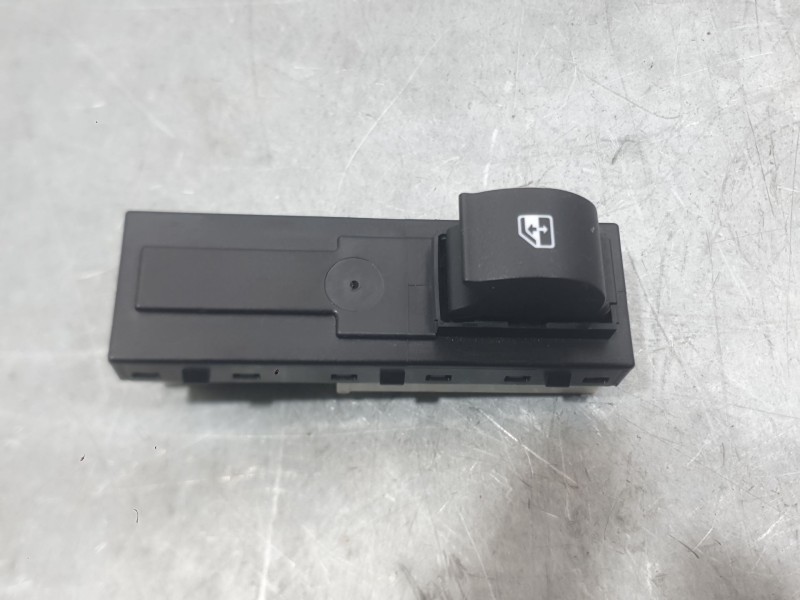 Recambio de mando elevalunas trasero izquierdo para fiat tipo station wagon (356_, 357_) 1.5 t4 hybrid referencia OEM IAM 735735