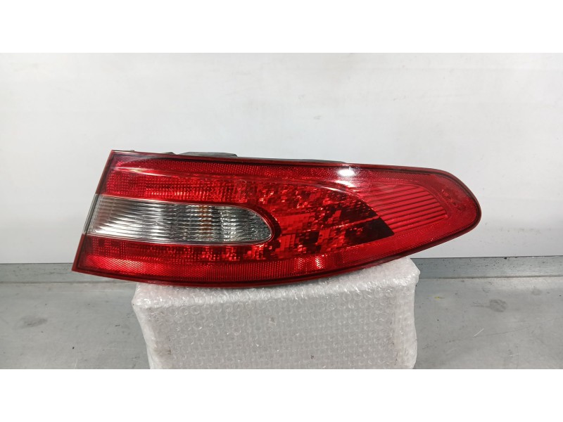 Recambio de piloto trasero derecho exterior para jaguar xf i (x250) 2.7 d referencia OEM IAM 239304 HELLA 