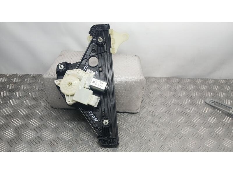 Recambio de elevalunas trasero derecho para renault clio v techno referencia OEM IAM 827209773R ELECTRICO 6 PINS 