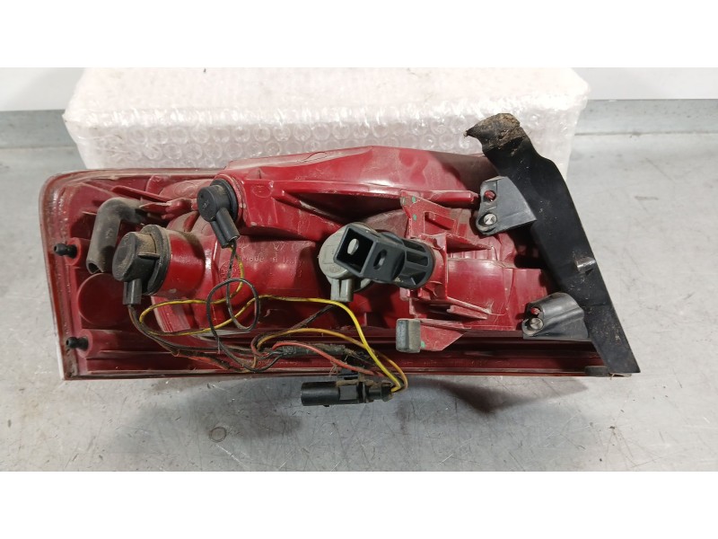 Recambio de piloto trasero derecho exterior para audi a5 (8t3) 3.0 tdi quattro referencia OEM IAM 8T0945096 ROZADO 