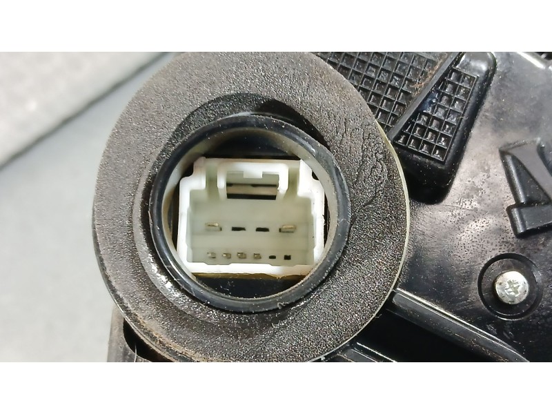 Recambio de cerradura puerta delantera izquierda para toyota auris (_e18_) 1.4 d-4d (nde180_) referencia OEM IAM 6904002210  