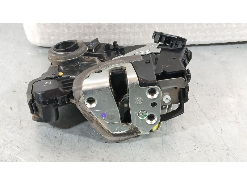 Recambio de cerradura puerta delantera izquierda para toyota auris (_e18_) 1.4 d-4d (nde180_) referencia OEM IAM 6904002210  