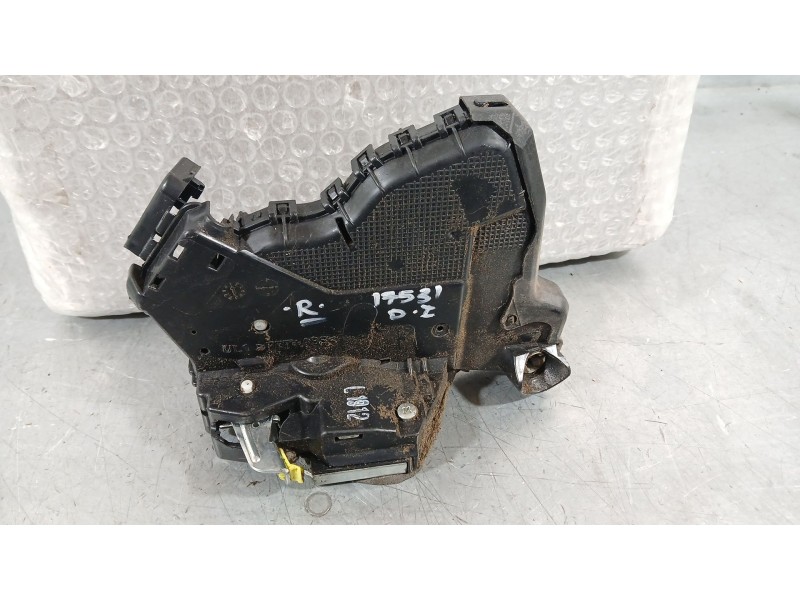 Recambio de cerradura puerta delantera izquierda para toyota auris (_e18_) 1.4 d-4d (nde180_) referencia OEM IAM 6904002210  